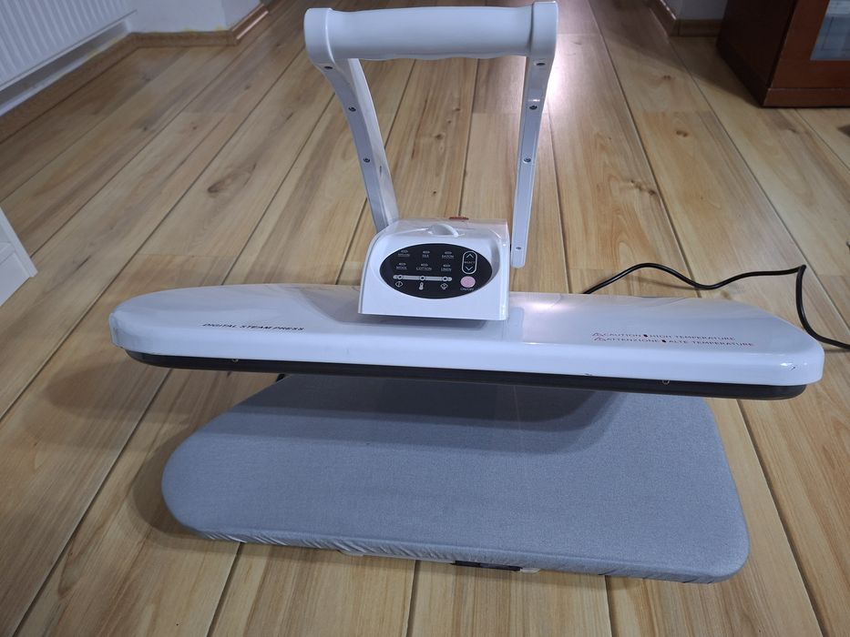 Presa de calcat cu aburi