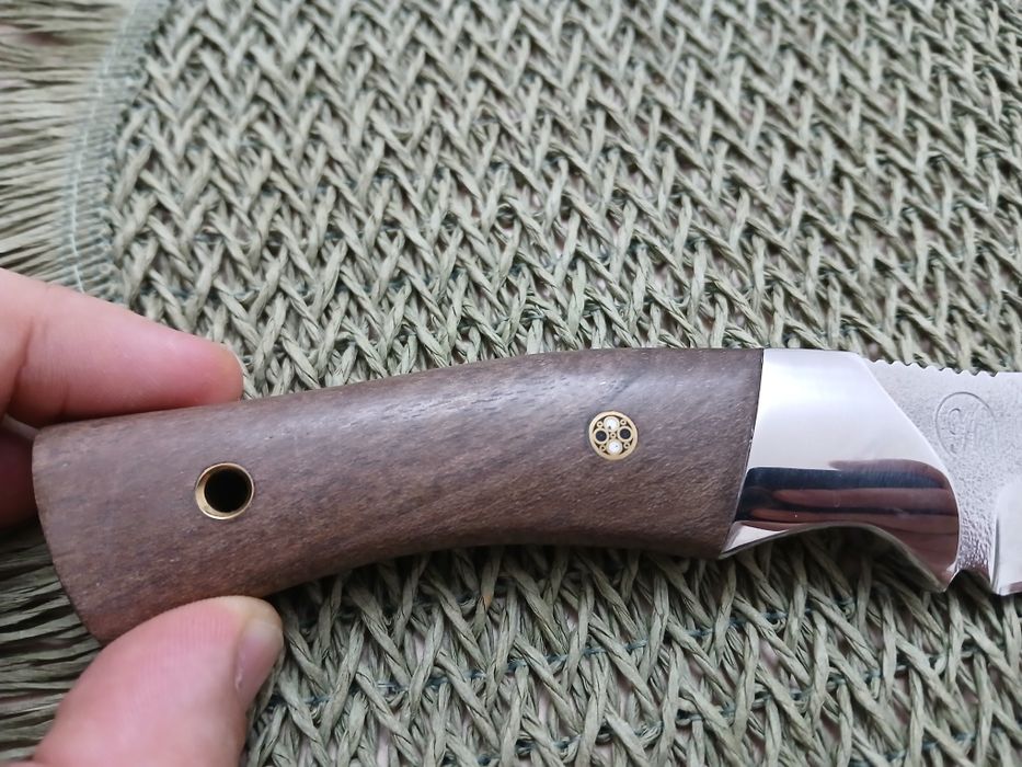 Set 2 cuțite: cuțit facut la comanda N690 cu mâner din nuc + cutit bushcraft de la Dacobi: Zimbrul 1.0