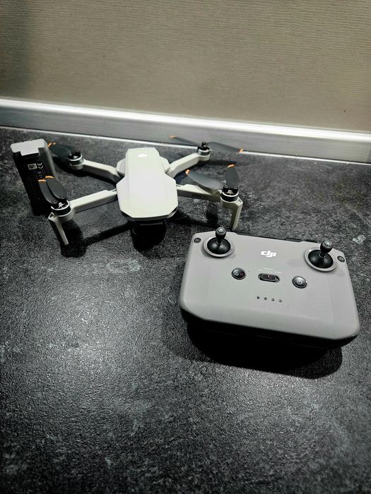 Vând DJI mini 4K