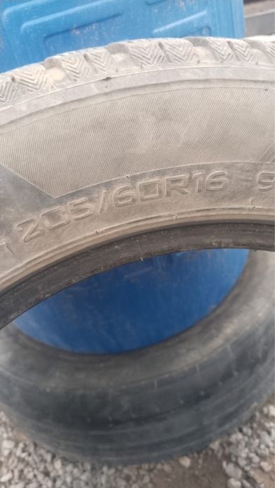 Продам шины R16 205/60
