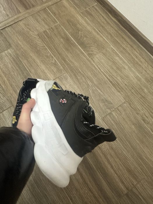 Versace chain reaction