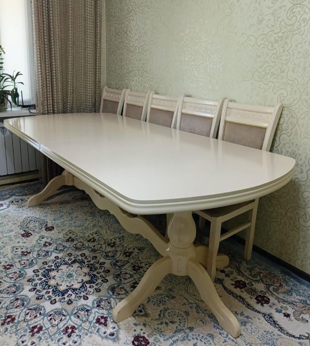Продам обеденный стол