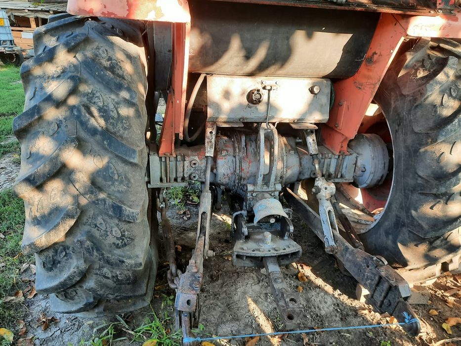 Vând sau schimb tractor massey ferguson 1 080