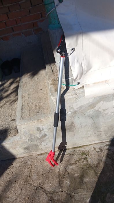 Акумолаторен трион и лозарска ножица  с дължина  1 метър