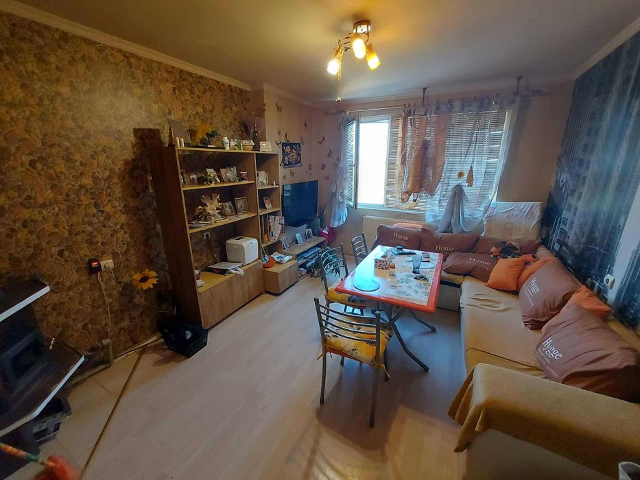 Продава се Тристаен апартамент в Търговище, Запад 2 - 90 кв.м за 992 €/кв.м - Снимка #1