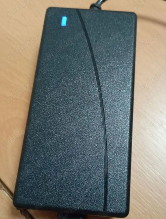 Vand Alimentator 12V 2A cu mufa de  5,5mm