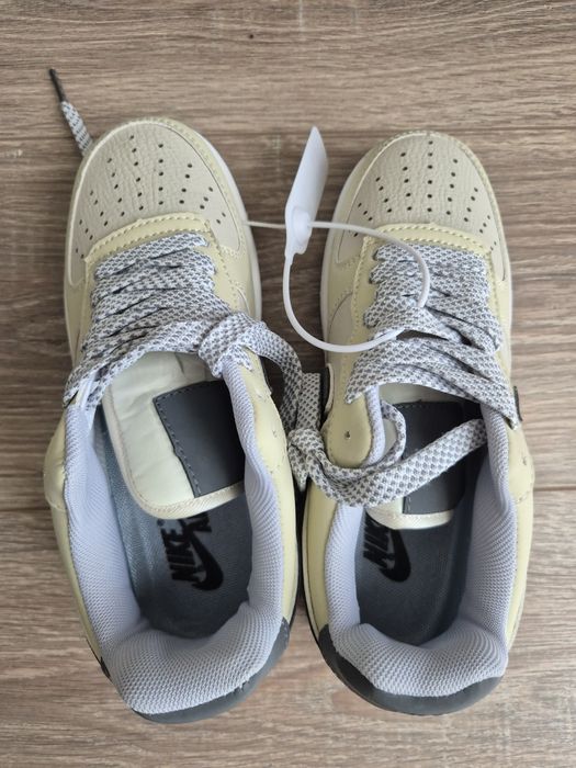 Кроссовки Nike белые
