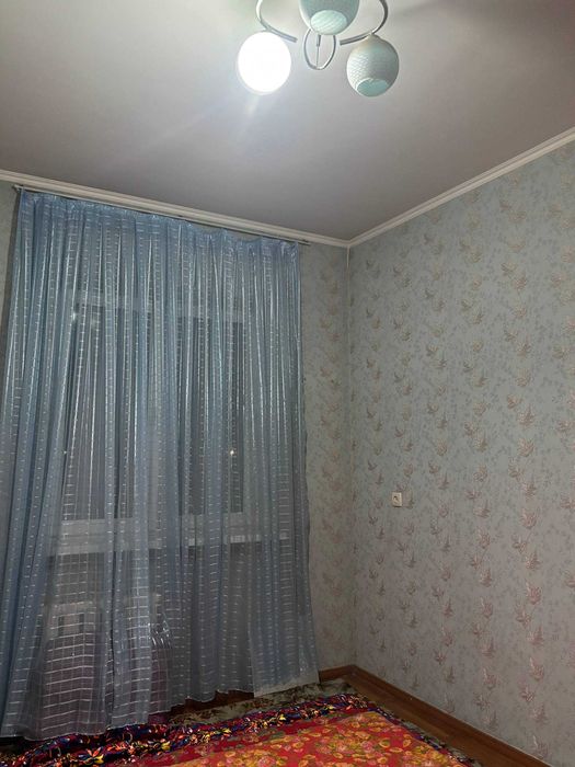 Юнусобод тумани 18-мавзеда кирпичний 77 серияли 3/4/4 СРОЧНО Сотилади.