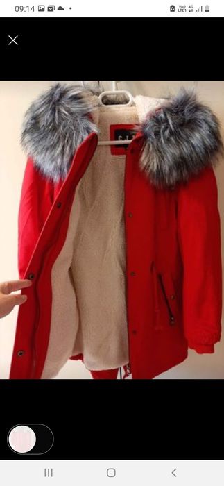 Vand geaca  cu blanita inauntru noua marimea m