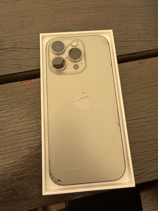 iphone 16 pro display stricat