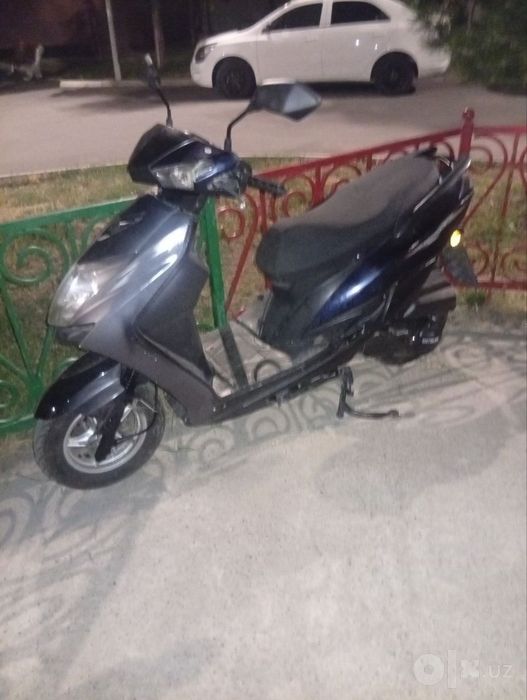 Skutr moto benzin