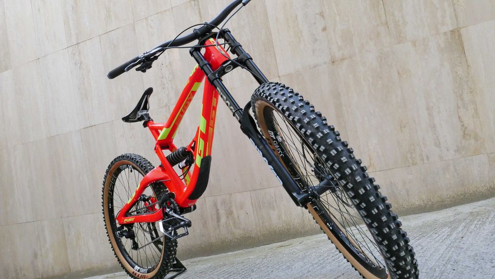GT Fury Fitz DH 27.5 Boxxer 200 ход, SRAM GX, DT Swiss