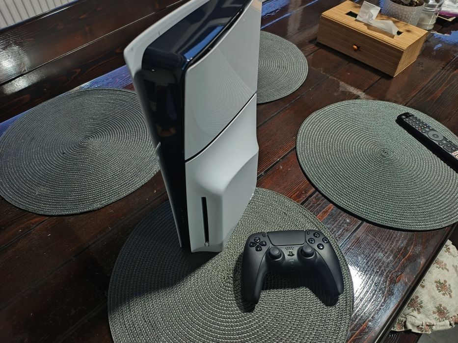 Vând PS5 Slim DiskEdition 1t