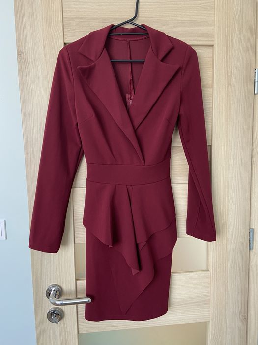 Елегантна къса рокля бордо