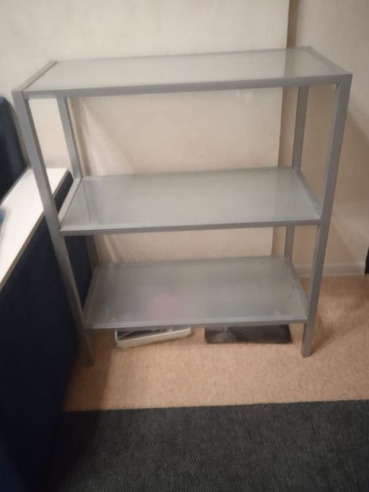 Продам стеклянную тумбочку