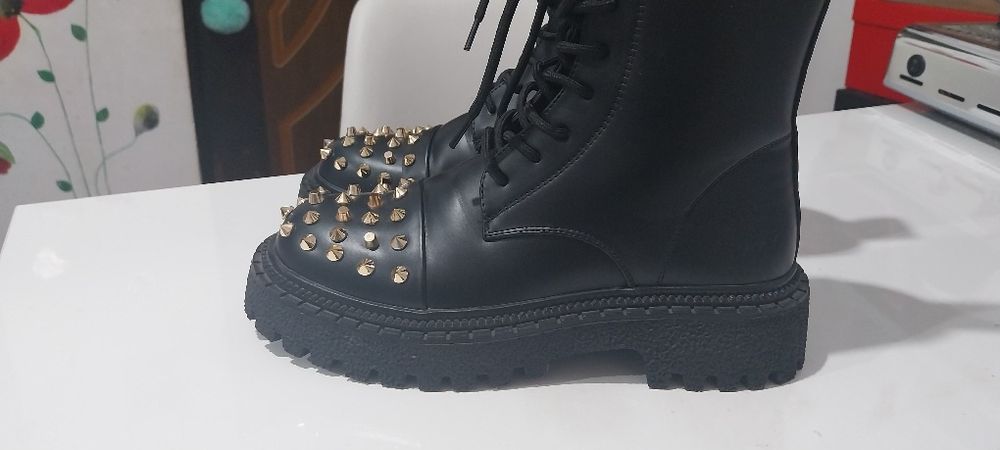 Ghete noi marimea 37