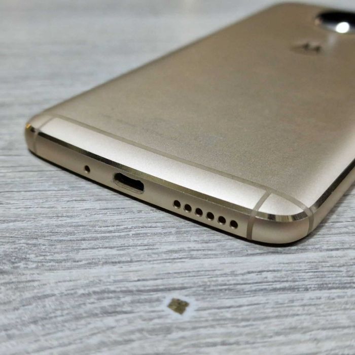 Телефон Motorola Moto G5s