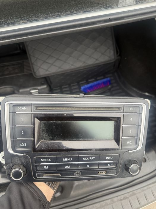 Магнитола Volkswagen Polo.