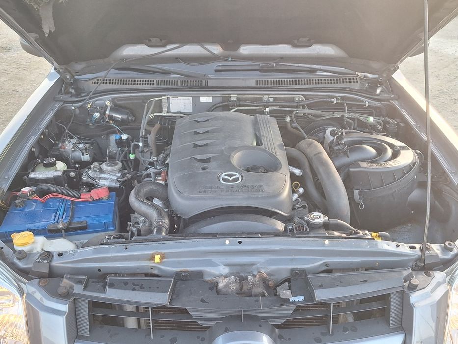 Mazda bt50 2.5 diesel 4x4 mic mare clima an 2010