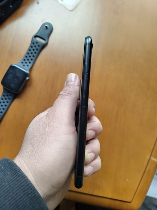 Iphone SE 2020 година