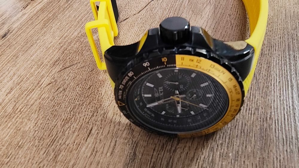 Часовник Invicta Aviator 50mm Black/Yellow Silicone band