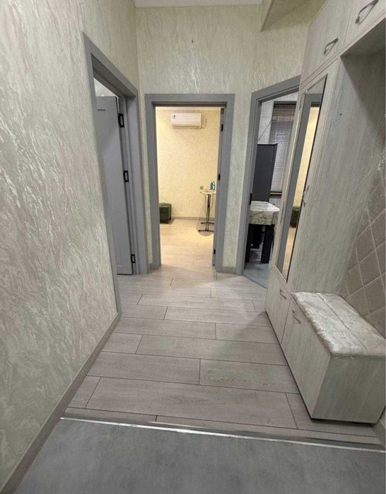 Шерикликка 1/2 киз. 2 хонали уй хамза метрони тепасида