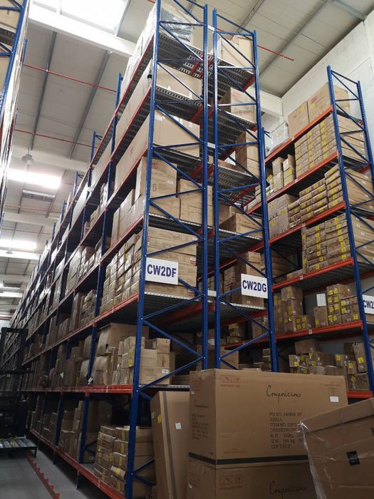 Стелажи за палета и склад ЧИСТО НОВИ