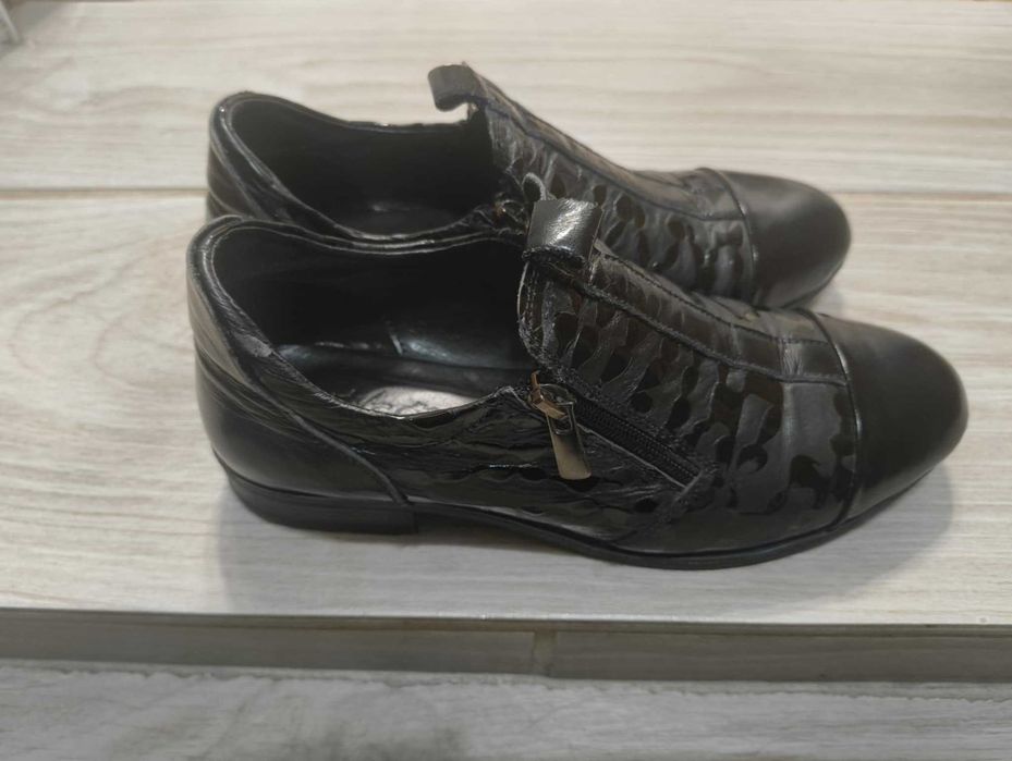 Дамски обувки номер 37