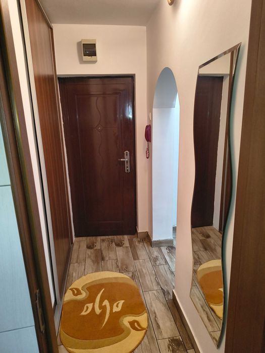Inchiriez apartament 2 camere, mobilat, utilat,  AC, zona Sud, 4/4.