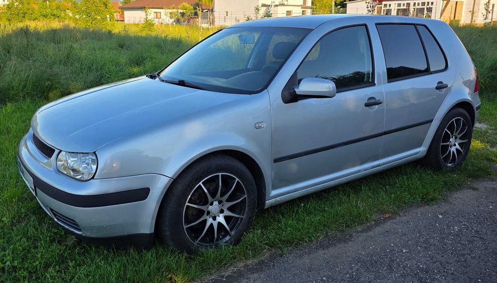 VOLKSWAGEN Golf 2002