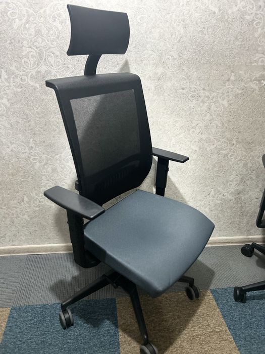 продам офисное кресло