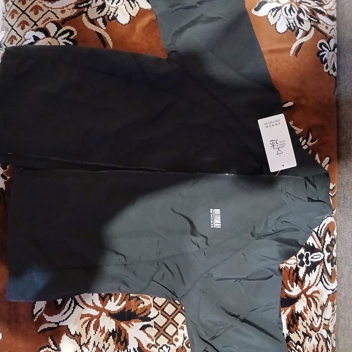 Продам ветровку новая