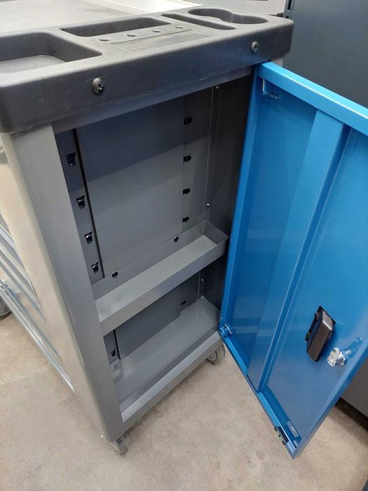 Количка за инструменти оборудвана с 258 броя инструменти