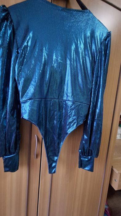 Боди с веобразно деколте