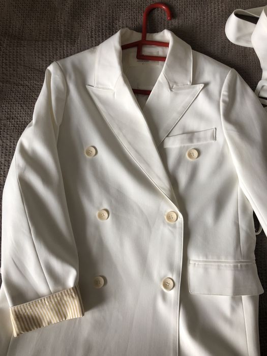 Классный белый тренч