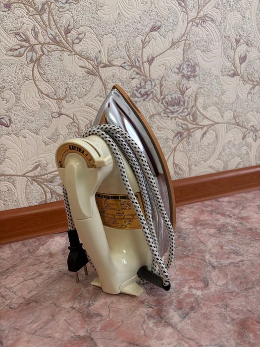 Белый утюг очень качественный