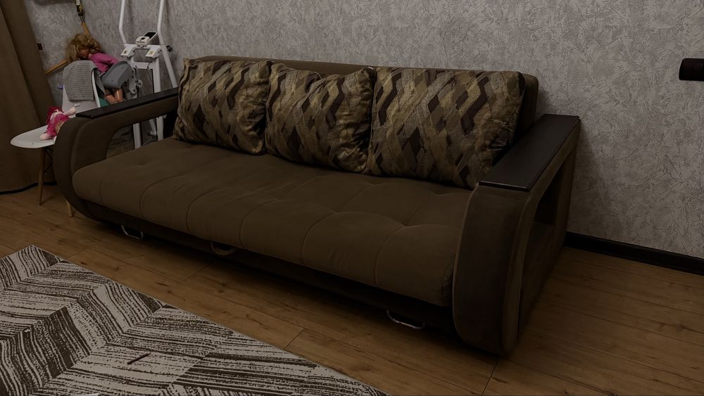 Продам диван после химической обработки