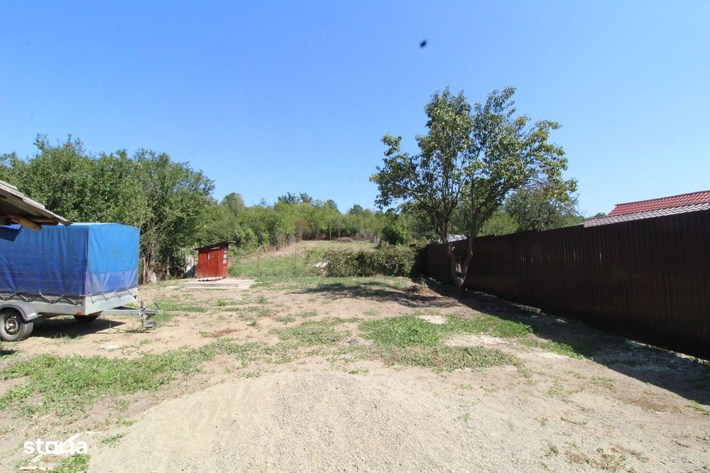 Casă cu teren 2122 m²,  utilități gaze+apă, Godinești