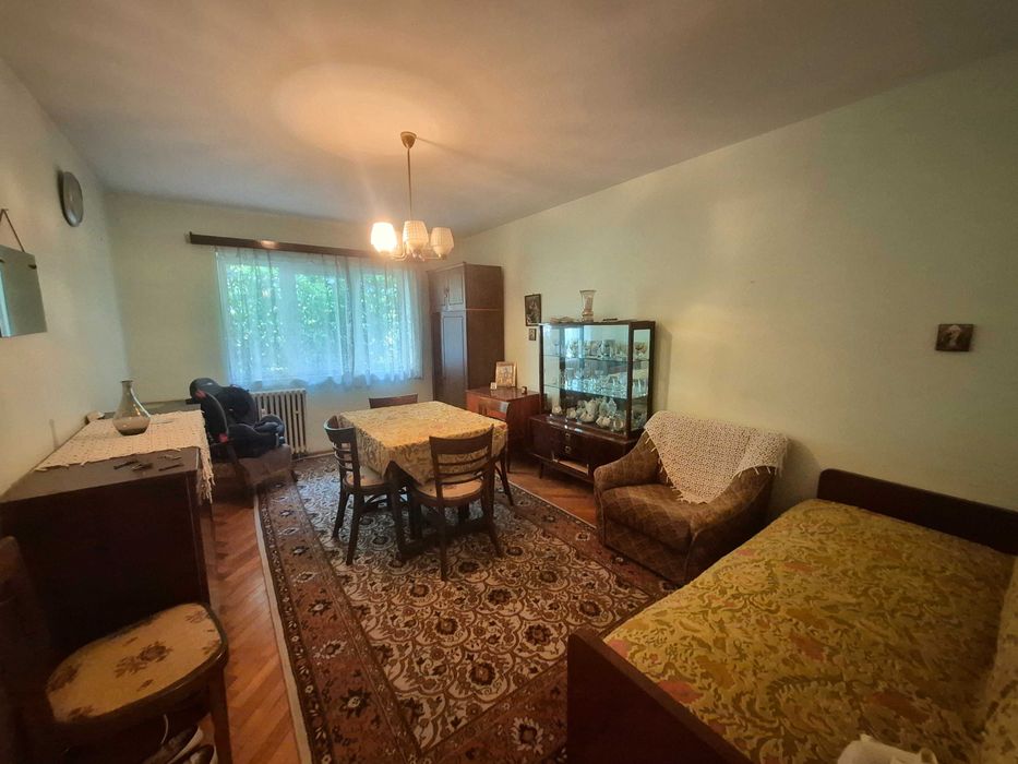 Vand apartament.2 camere