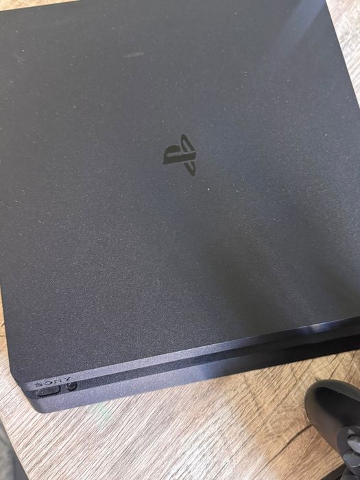 Playstation 4 slim