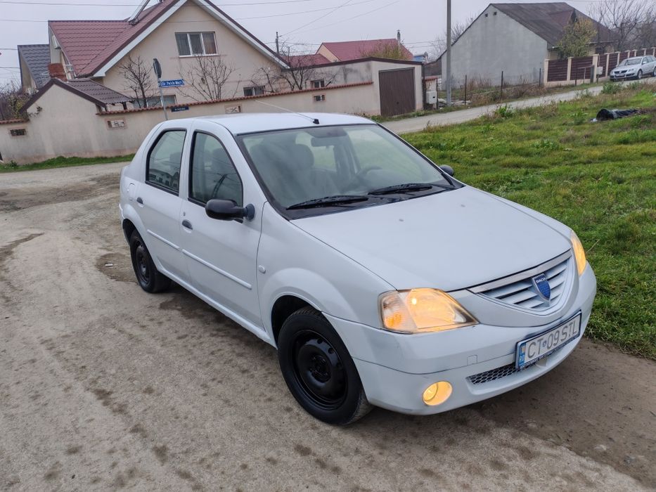 Dacia Logan benzina 1.4 an 2006  preț 1050e .