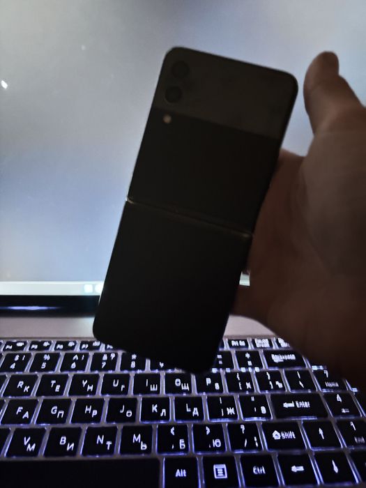 Обменяю z flip 3