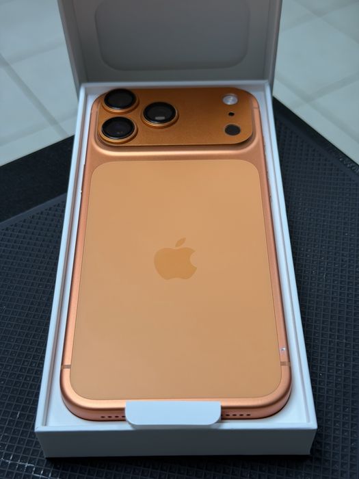 Apple iPhone 17 Pro Max Cosmic Orange 256GB КатоНов 1г Гаранция