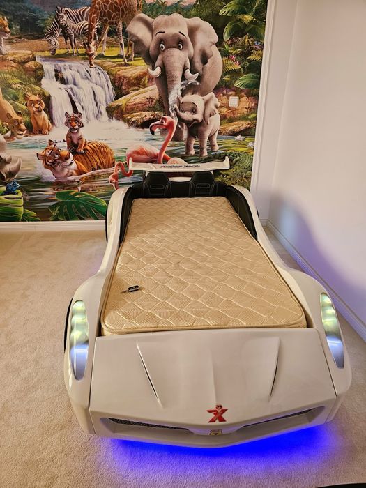 Pat masina V7 cu telecomanda.