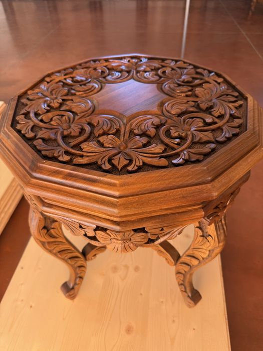 Маса от дърво орех