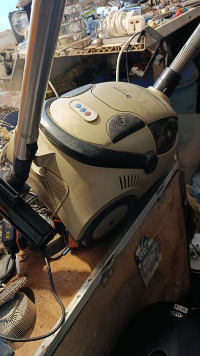 Пылесос бытовой рабочий