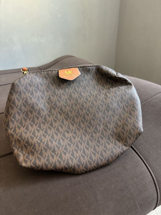 Сумки черые и коричневые