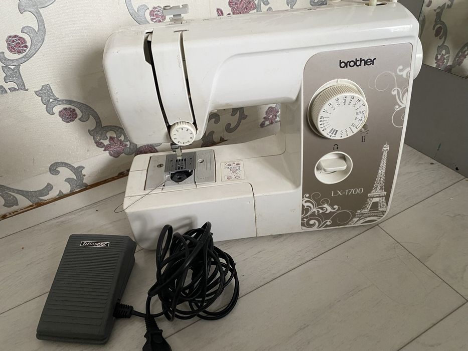 Продам швейную машину