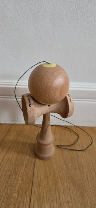 Kendama Krom Jacob Acrobat folosită.