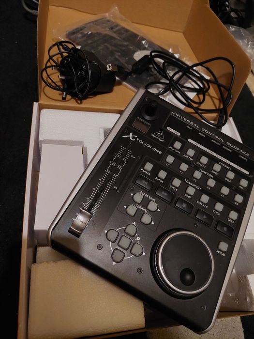 Daw controller Behringer X Touch One